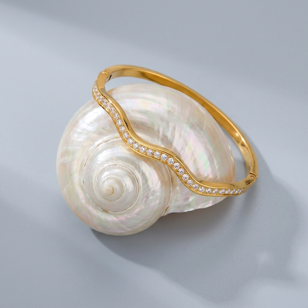 Amélie Wave Crystal Bangle