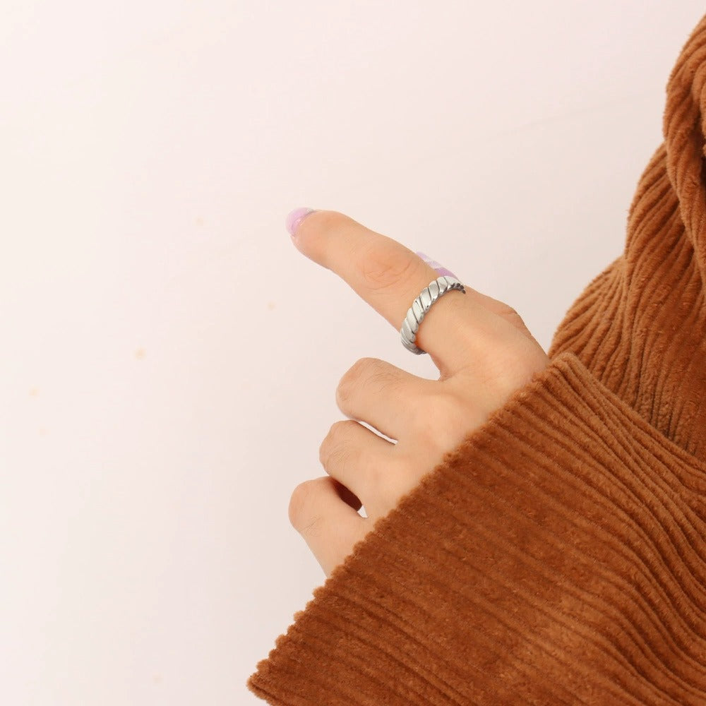 Clara Twisted Ring