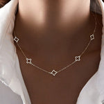 Inès Clover Outline Necklace