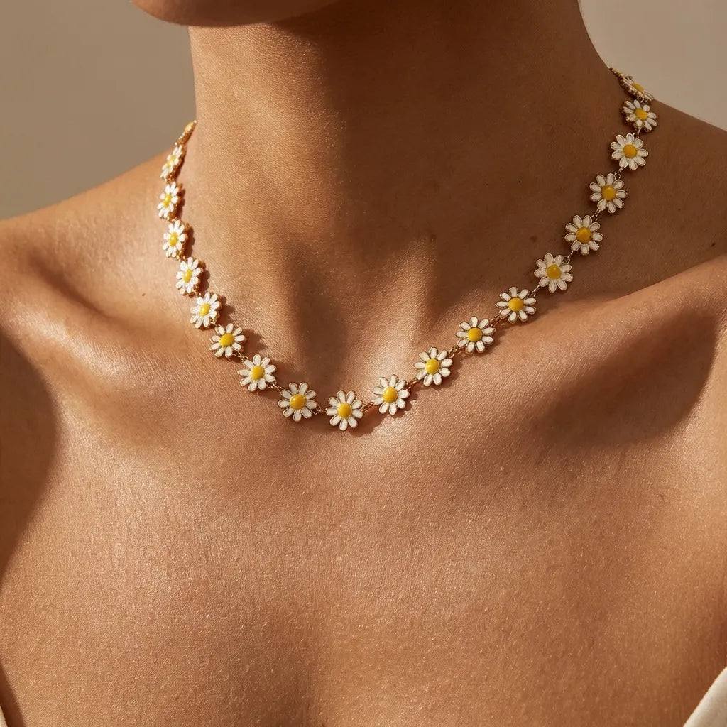 Fiona White Flowers Necklace