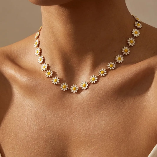 Fiona White Flowers Necklace