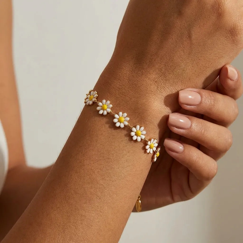 Fiona White Flowers Bracelet