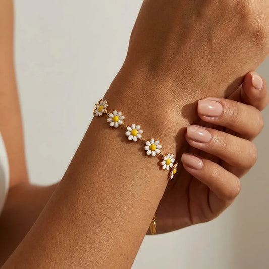 Fiona White Flowers Bracelet