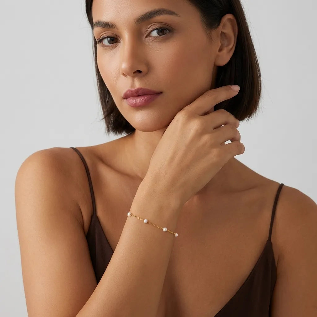 Élise Dainty Pearl Bracelet