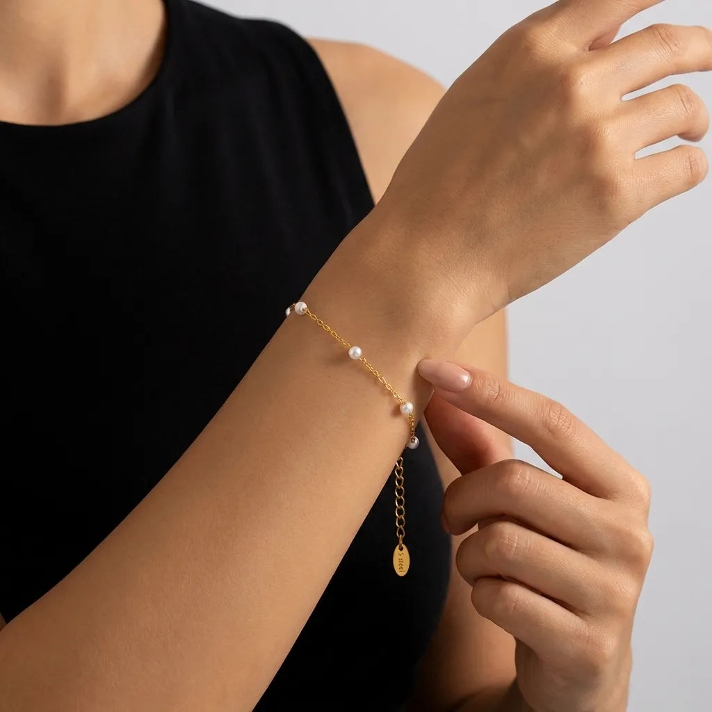 Élise Dainty Pearl Bracelet