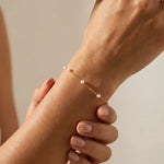 Élise Dainty Pearl Bracelet
