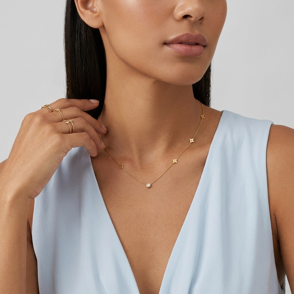 Élina Dainty Clover Necklace