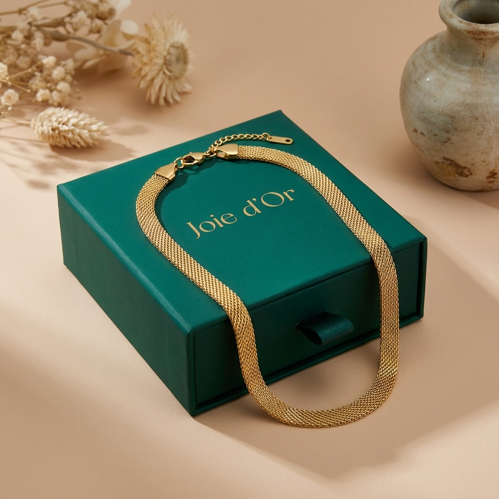 Élise Gold Mesh Necklace