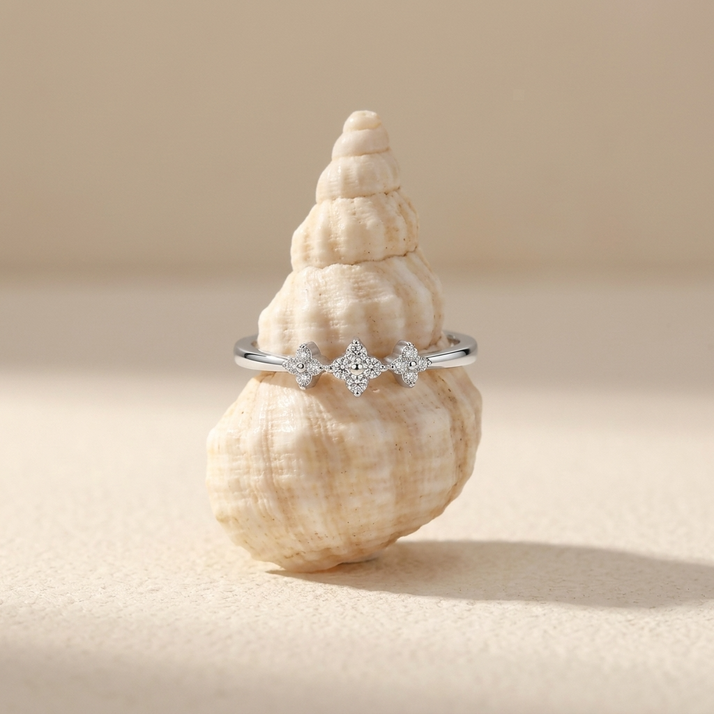 Lydia Clovers Ring