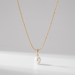 Léa Oval Pearl Charm Necklace