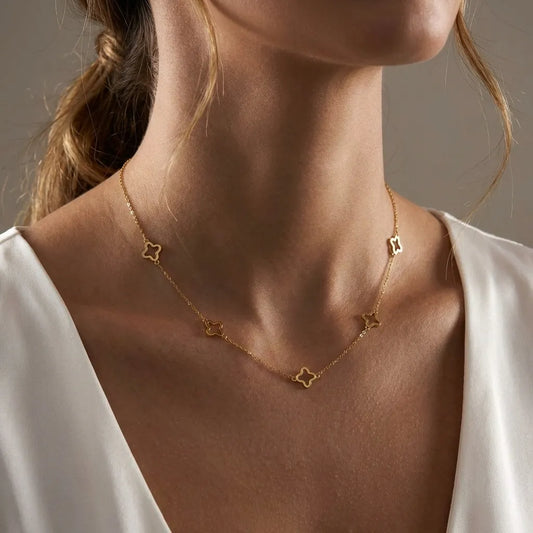 Inès Clover Outline Necklace