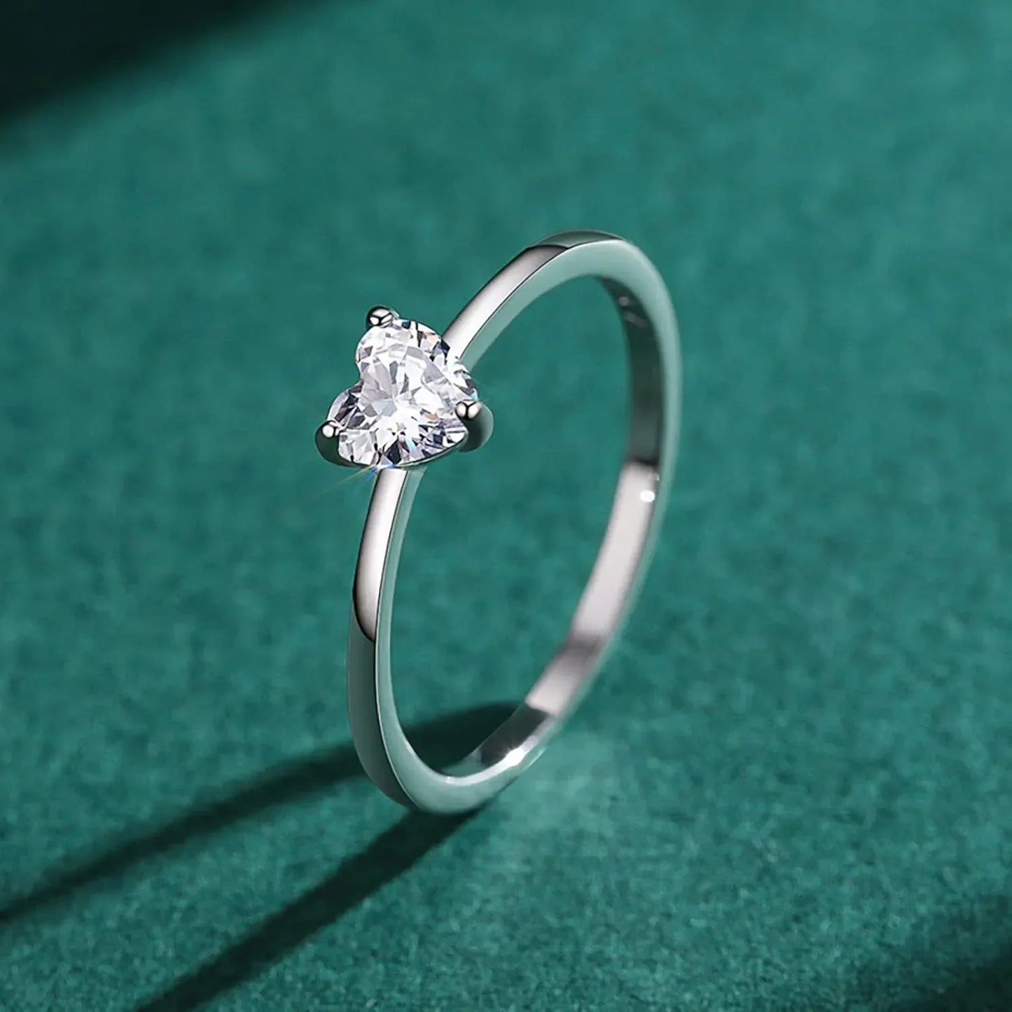 Léa Crystal Heart Ring